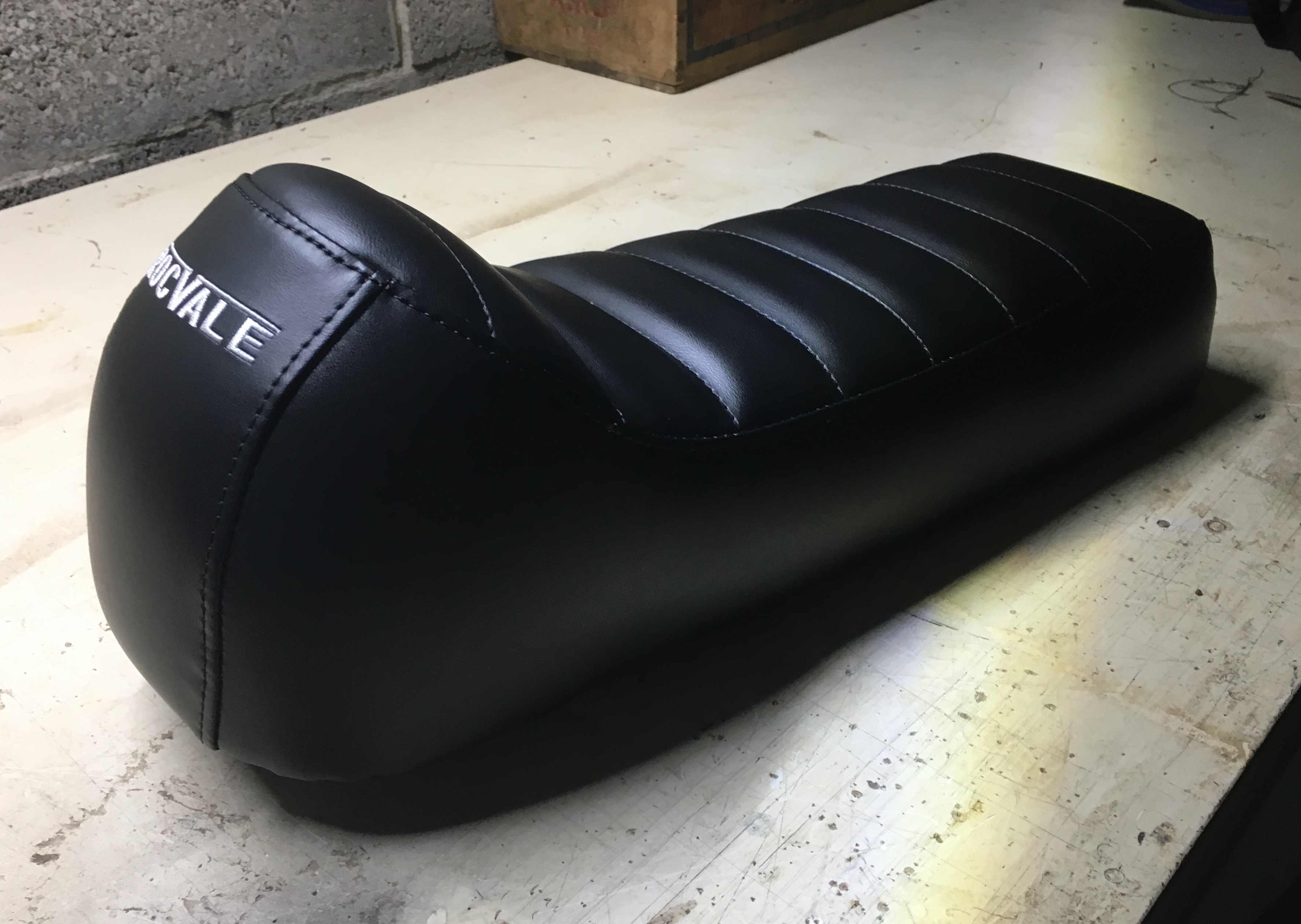 Sellerie moto / Sellier garnisseur LeChasNoir